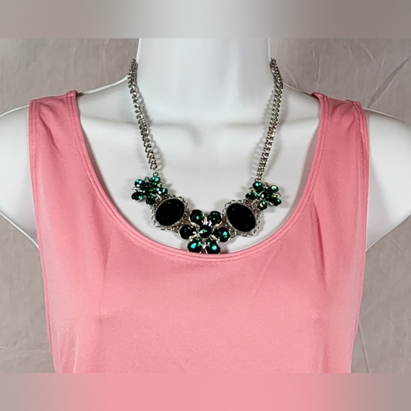 CATO Emerald Jeweled Statement Necklace - Picture 5 of 9